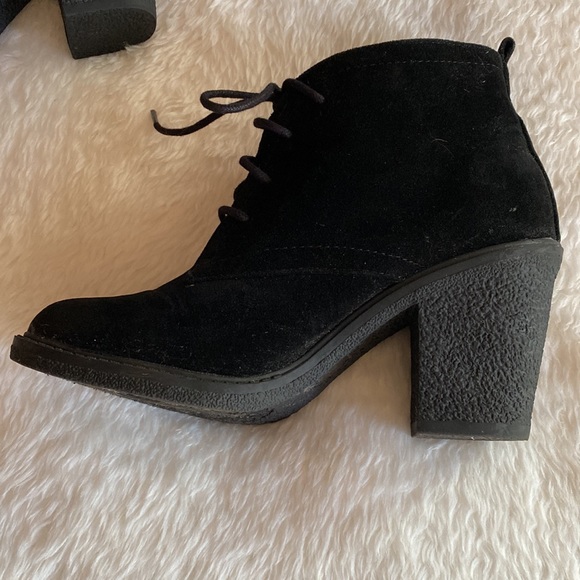 EUC SUGAR Black Suede Lace Up Ankle Booties Block Heel Size 7 1/2 M - Picture 7 of 14